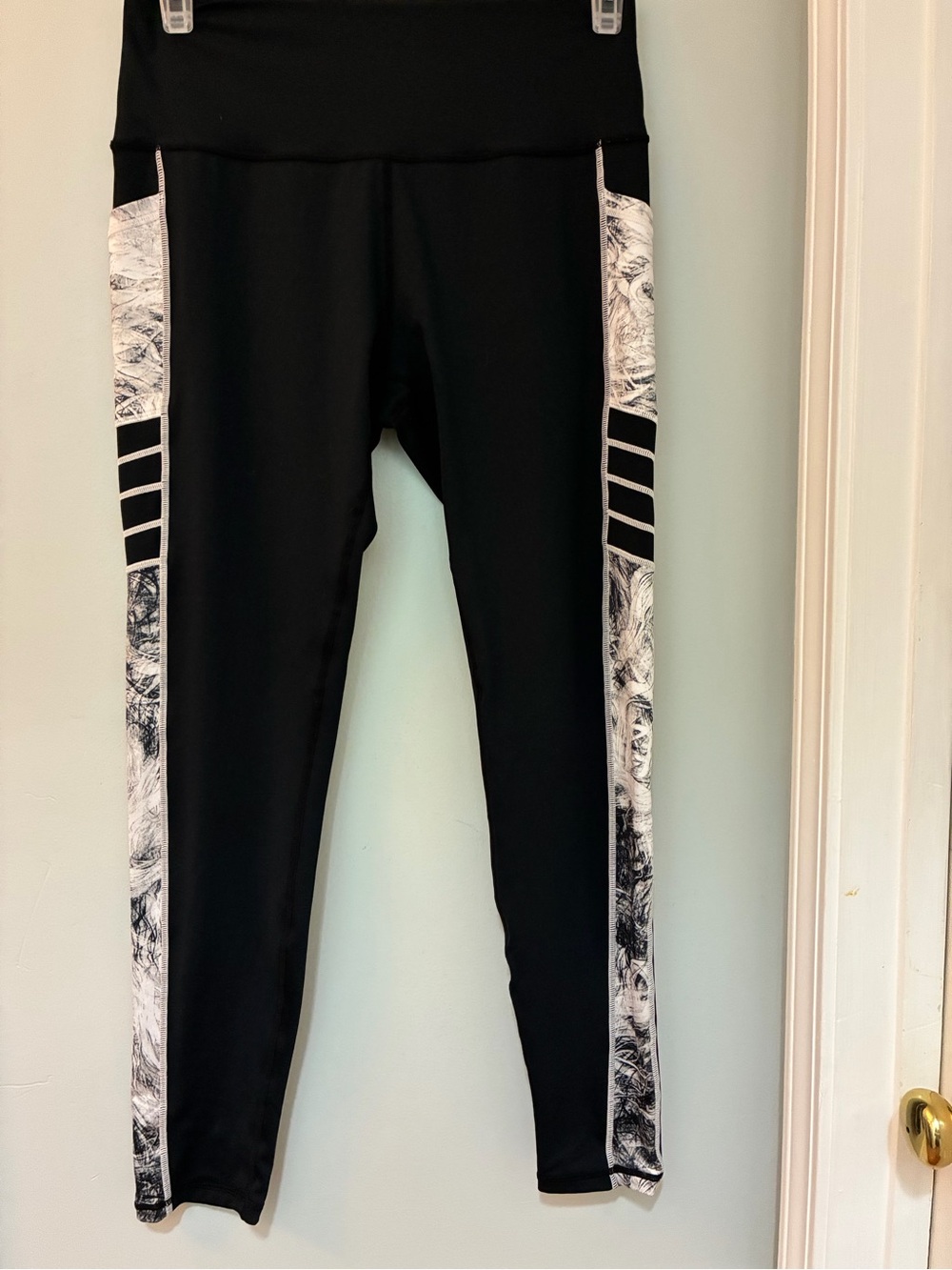 Source Unknown Black Leggings with White Marble Side Panels